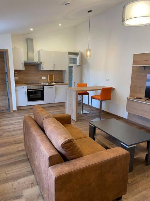 Apartment In Zentraler Lage Mit Privatparkplatz Графенвёр Экстерьер фото